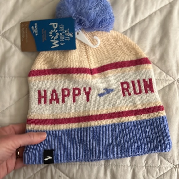 Brooks Heritage Pom Beanie Hats & Headwear Run Happy Sand NWT - Picture 1 of 13